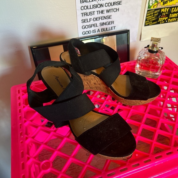 American Eagle By Payless Black Wedge Sandals Strappy Design - Picture 3 of 3